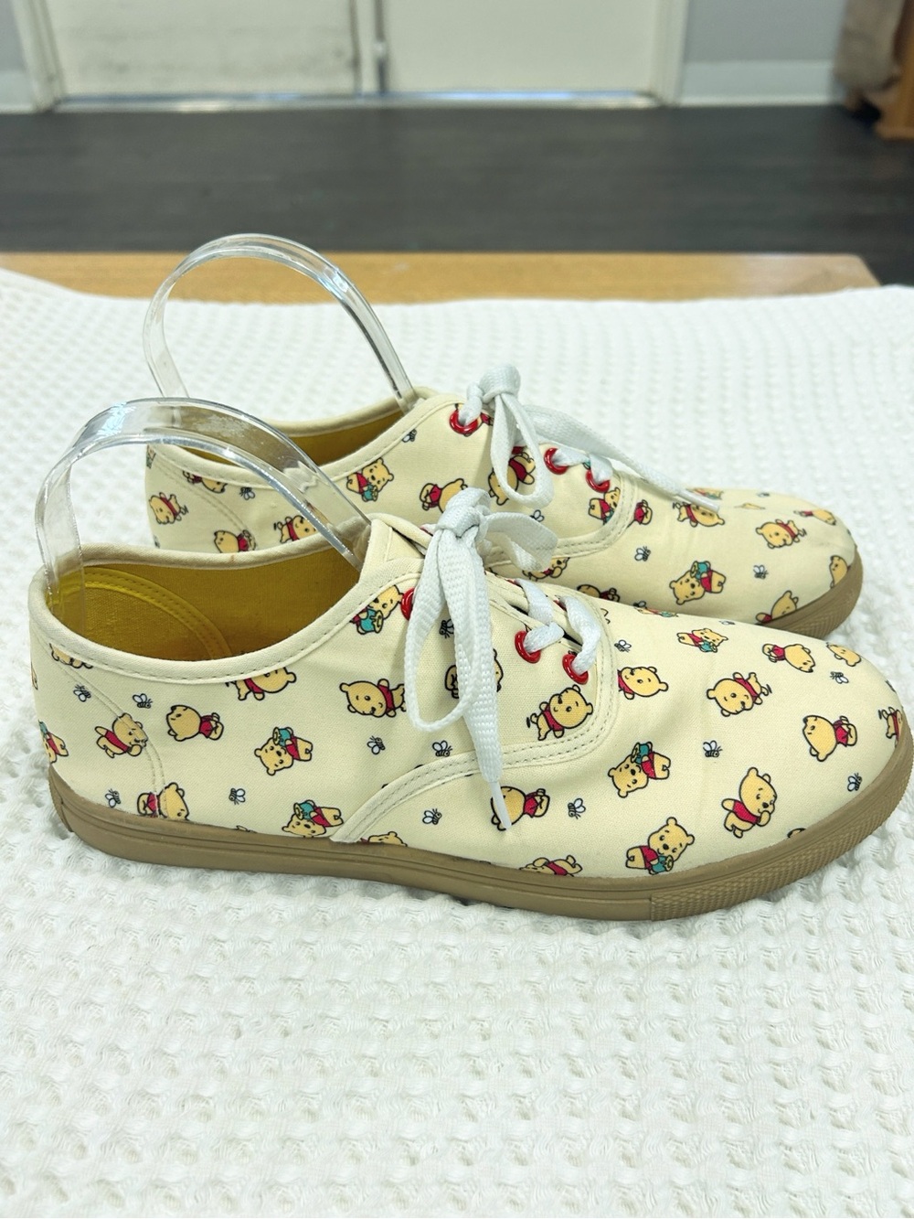 Disney 95th ANNIVERSARY Commemorative Winnie the Pooh Canvas Sneakers. Size 9